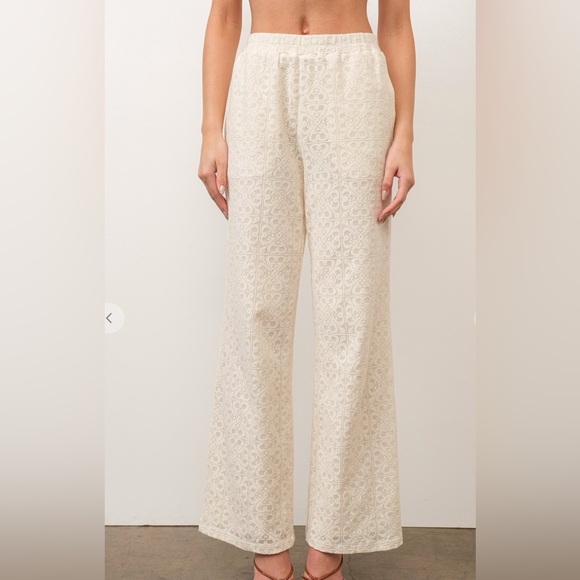 Pretty garbage crotchet lace napkin top and pants set - Picture 9 of 9